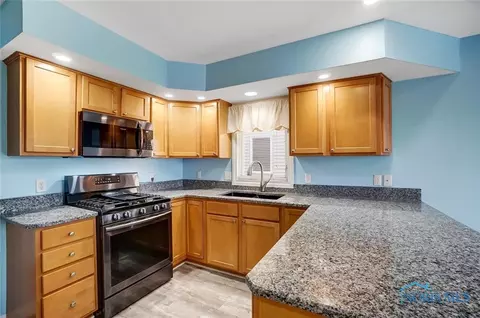 6844 Reflections Dr, Maumee, OH 43537 photo 15