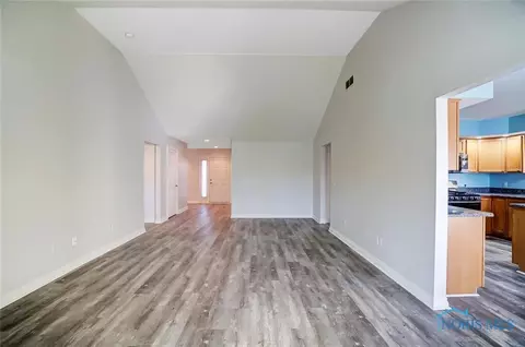 6844 Reflections Dr, Maumee, OH 43537 photo 9