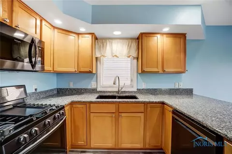 6844 Reflections Dr, Maumee, OH 43537 photo 16