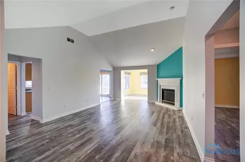6844 Reflections Dr, Maumee, OH 43537 photo 5
