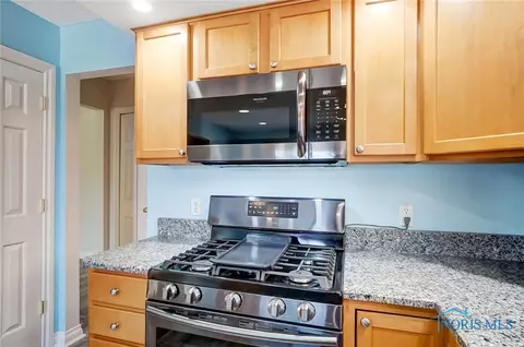 6844 Reflections Dr, Maumee, OH 43537 photo 18
