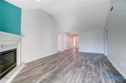 6844 Reflections Dr, Maumee, OH 43537 photo 8