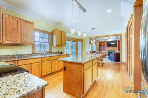 8967 White Eagle E, Sylvania, OH 43560 photo 6