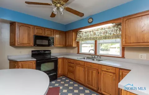 1065 Leith St, Maumee, OH 43537 photo 6