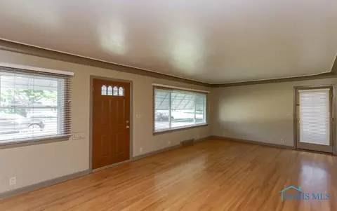1065 Leith St, Maumee, OH 43537 photo 3