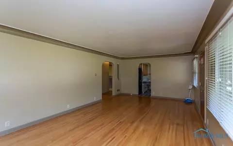 1065 Leith St, Maumee, OH 43537 photo 5
