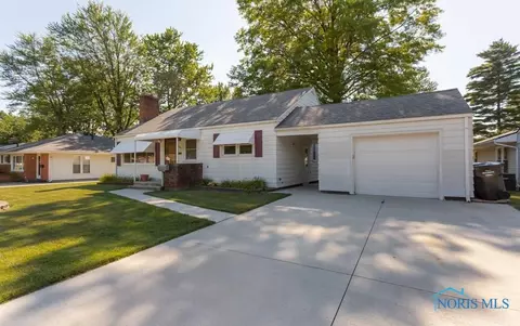 1065 Leith St, Maumee, OH 43537 photo 1
