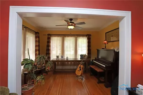 407 E John St, Maumee, OH 43537 photo 7