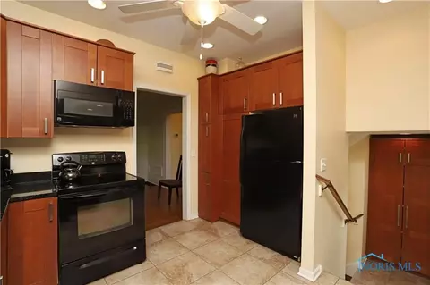 407 E John St, Maumee, OH 43537 photo 19