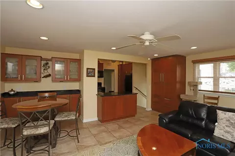 407 E John St, Maumee, OH 43537 photo 13