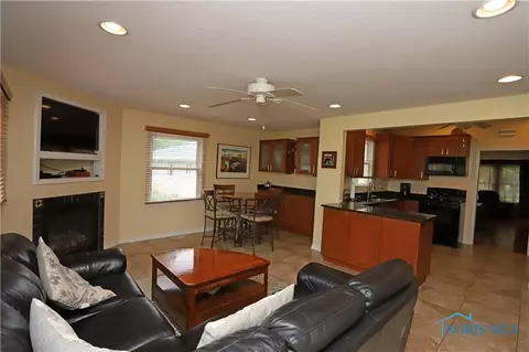 407 E John St, Maumee, OH 43537 photo 14