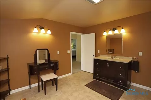 407 E John St, Maumee, OH 43537 photo 32