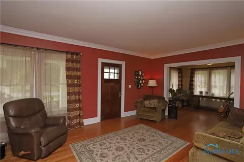 407 E John St, Maumee, OH 43537 photo 3