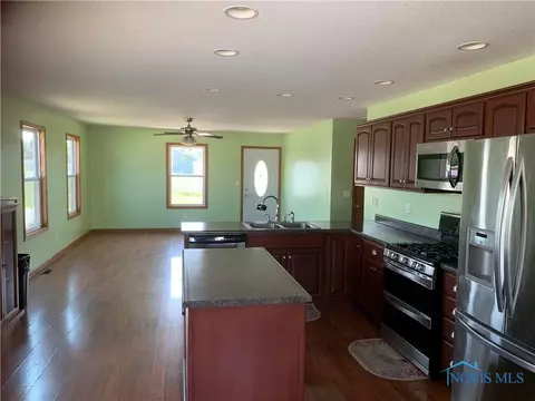 430 Washington St, Blakeslee, OH 43505 photo 4