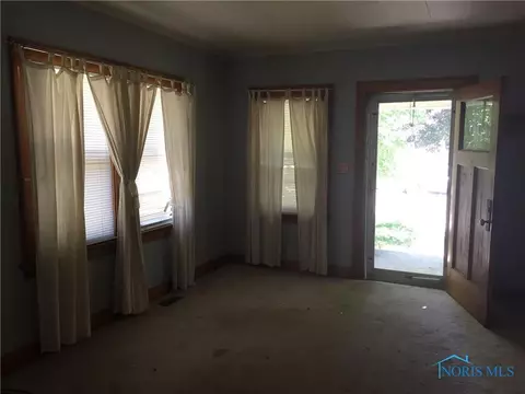 741 Wright Ave, Toledo, OH 43609 photo 3