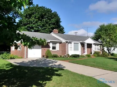 801 Philllips St, Maumee, OH 43537 photo 1