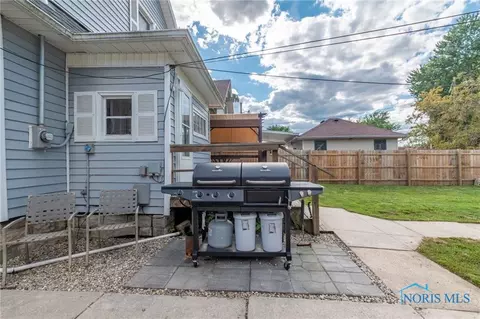 203 E Perry St, Walbridge, OH 43465 photo 7