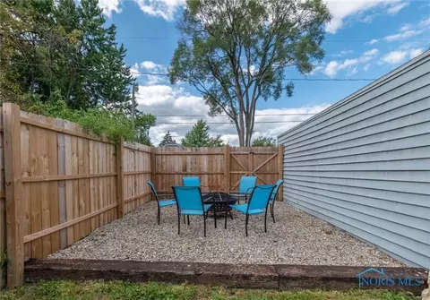 203 E Perry St, Walbridge, OH 43465 photo 10