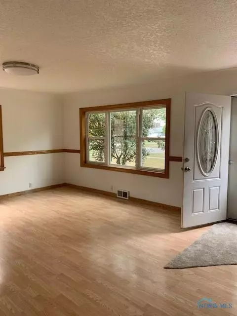 534 W Main St, Deshler, OH 43516 photo 2