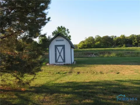 1513 Colonial Ln, Bryan, OH 43506 photo 2