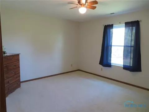 1513 Colonial Ln, Bryan, OH 43506 photo 16