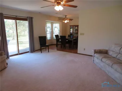 1513 Colonial Ln, Bryan, OH 43506 photo 9