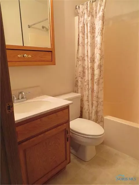 1513 Colonial Ln, Bryan, OH 43506 photo 24