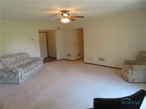 1513 Colonial Ln, Bryan, OH 43506 photo 7