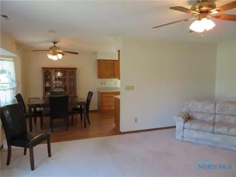 1513 Colonial Ln, Bryan, OH 43506 photo 8