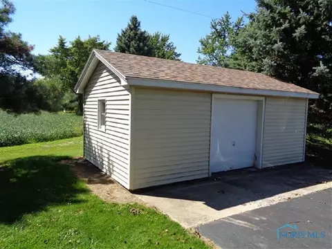 750 E Main St, Leipsic, OH 45856 photo 2