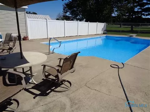 750 E Main St, Leipsic, OH 45856 photo 3