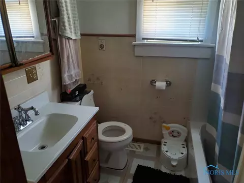 605 S Main St, Bryan, OH 43506 photo 6