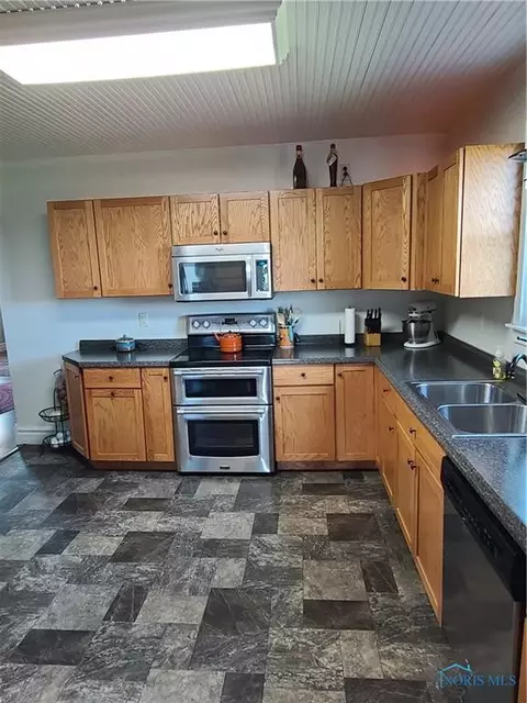 7869 County Rd E, Delta, OH 43515 photo 13