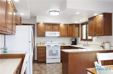 533 Thackeray Rd, Maumee, OH 43537 photo 11