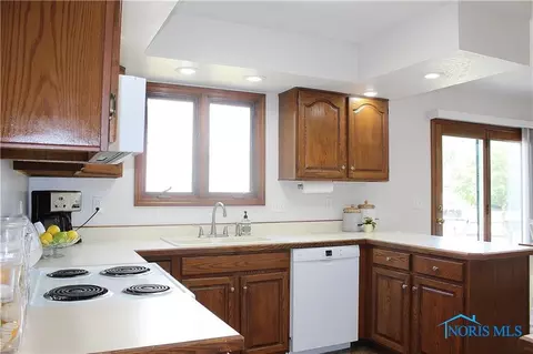 533 Thackeray Rd, Maumee, OH 43537 photo 12