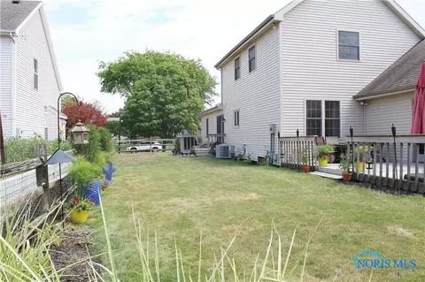 533 Thackeray Rd, Maumee, OH 43537 photo 2