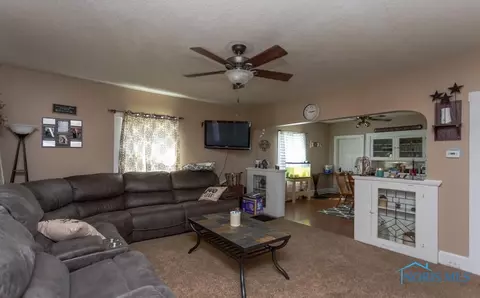 427 E Main St, Fayette, OH 43521 photo 3