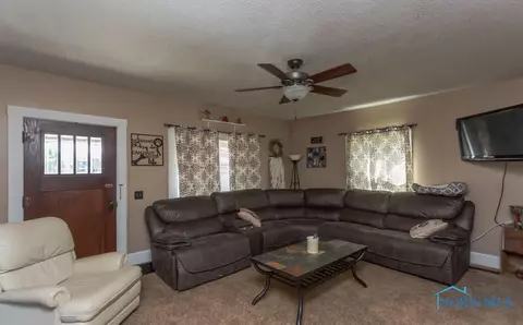427 E Main St, Fayette, OH 43521 photo 4
