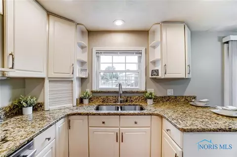 6502 Glenhurst Dr, Maumee, OH 43537 photo 15