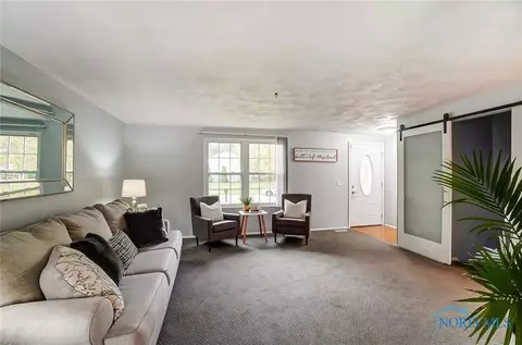 6502 Glenhurst Dr, Maumee, OH 43537 photo 3