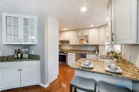 6502 Glenhurst Dr, Maumee, OH 43537 photo 8