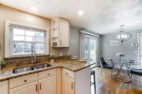 6502 Glenhurst Dr, Maumee, OH 43537 photo 17
