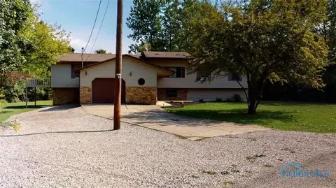 419 Easy St, Willard, OH 44890 photo 2