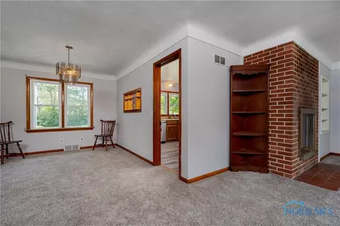1017 Scribner St, Maumee, OH 43537 photo 8