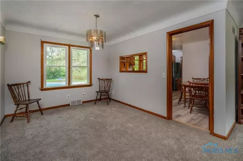 1017 Scribner St, Maumee, OH 43537 photo 9