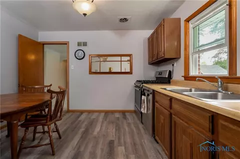 1017 Scribner St, Maumee, OH 43537 photo 11