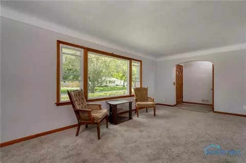 1017 Scribner St, Maumee, OH 43537 photo 4