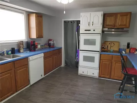 424 W Maple St, Deshler, OH 43516 photo 6