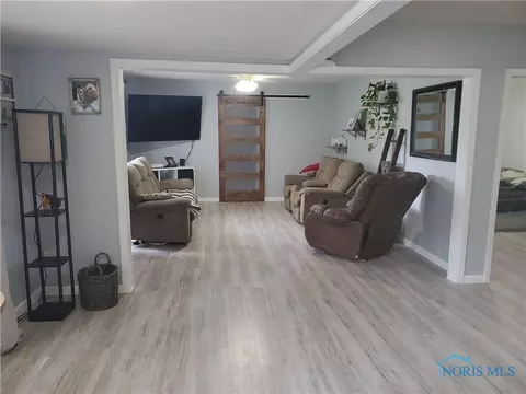424 W Maple St, Deshler, OH 43516 photo 5