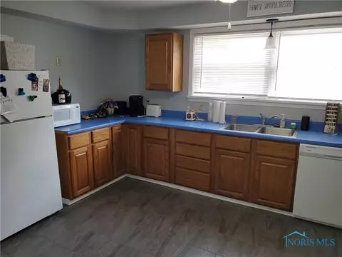 424 W Maple St, Deshler, OH 43516 photo 7